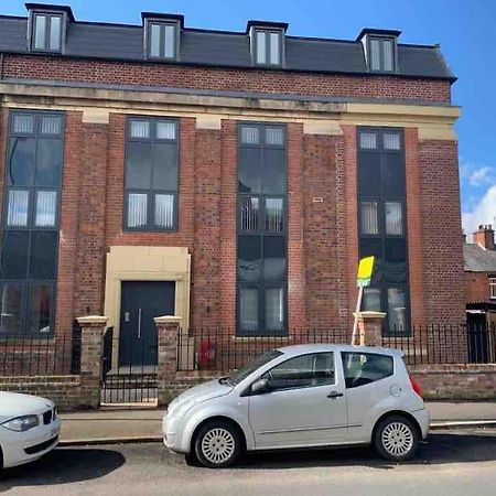 Newly Built 2 Bed Flat In The Heart Of Leek Appartement Buitenkant foto
